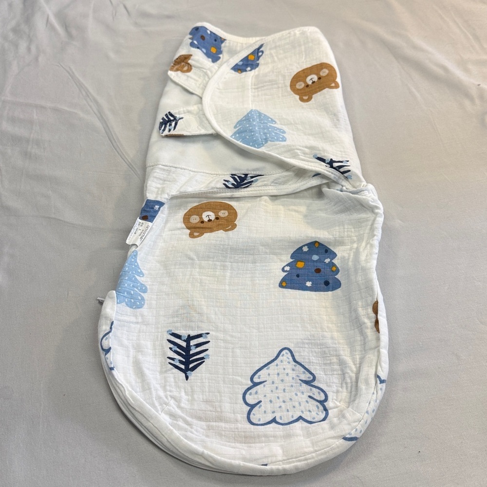 ⭐️ Ansomer - Cotton Baby Swaddle with Bear and Tree Print w/ zipped bottom